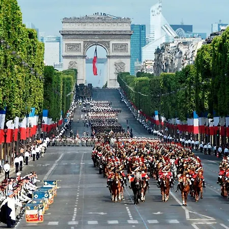 Maison Dans Une Impasse Aux Portes De Paris *