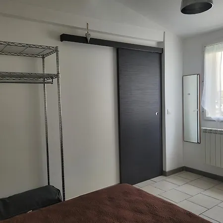 Maison Dans Une Impasse Aux Portes De Paris 봉디