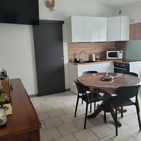 Maison Dans Une Impasse Aux Portes De Paris